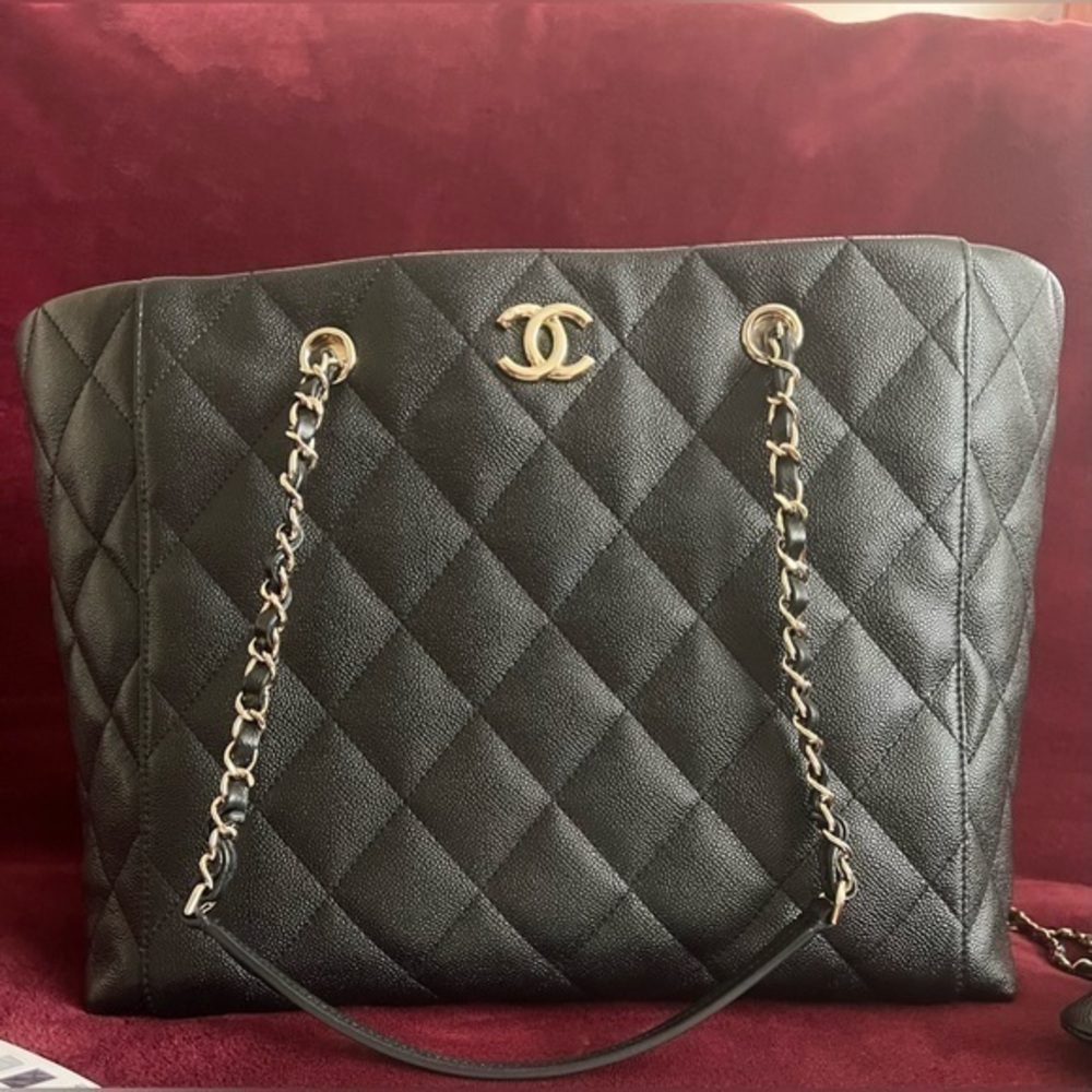 CHANEL• 23P Large Shopping Tote like new full set